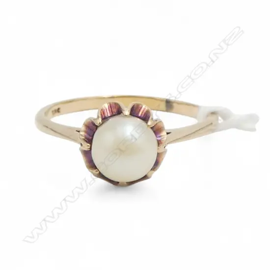 9ct PEARL SET RING, 3.1gm. SIZE T