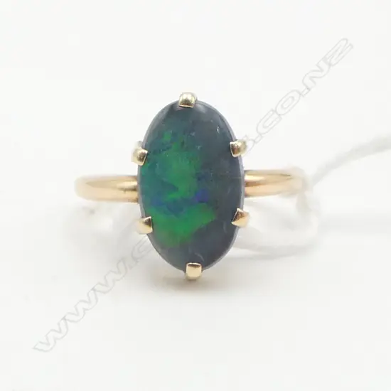 15CT OPAL BLACK STONE RING, 3gms SIZE L  (Some Crazing to top of stone)