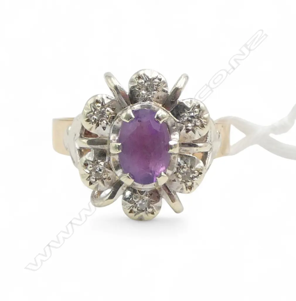 **RTV** 9ct AMETHYST & DIAMOND RING, 4gm SIZE O Image 1++
