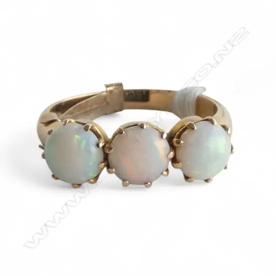 18CT 3x MILK OPAL DRESS RING, 3.2gms SIZE M