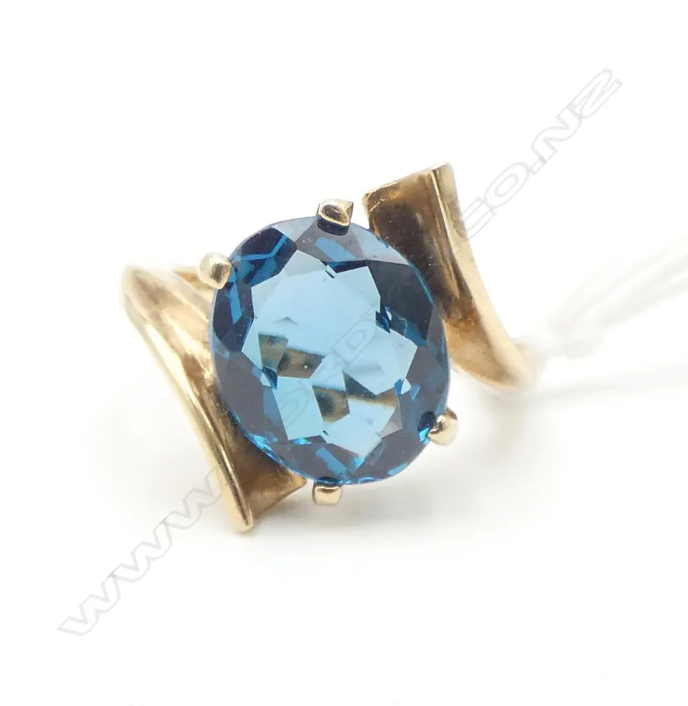 9CT LONDON BLUE TOPAZ RING, 4.8gms SIZE L Image 1++