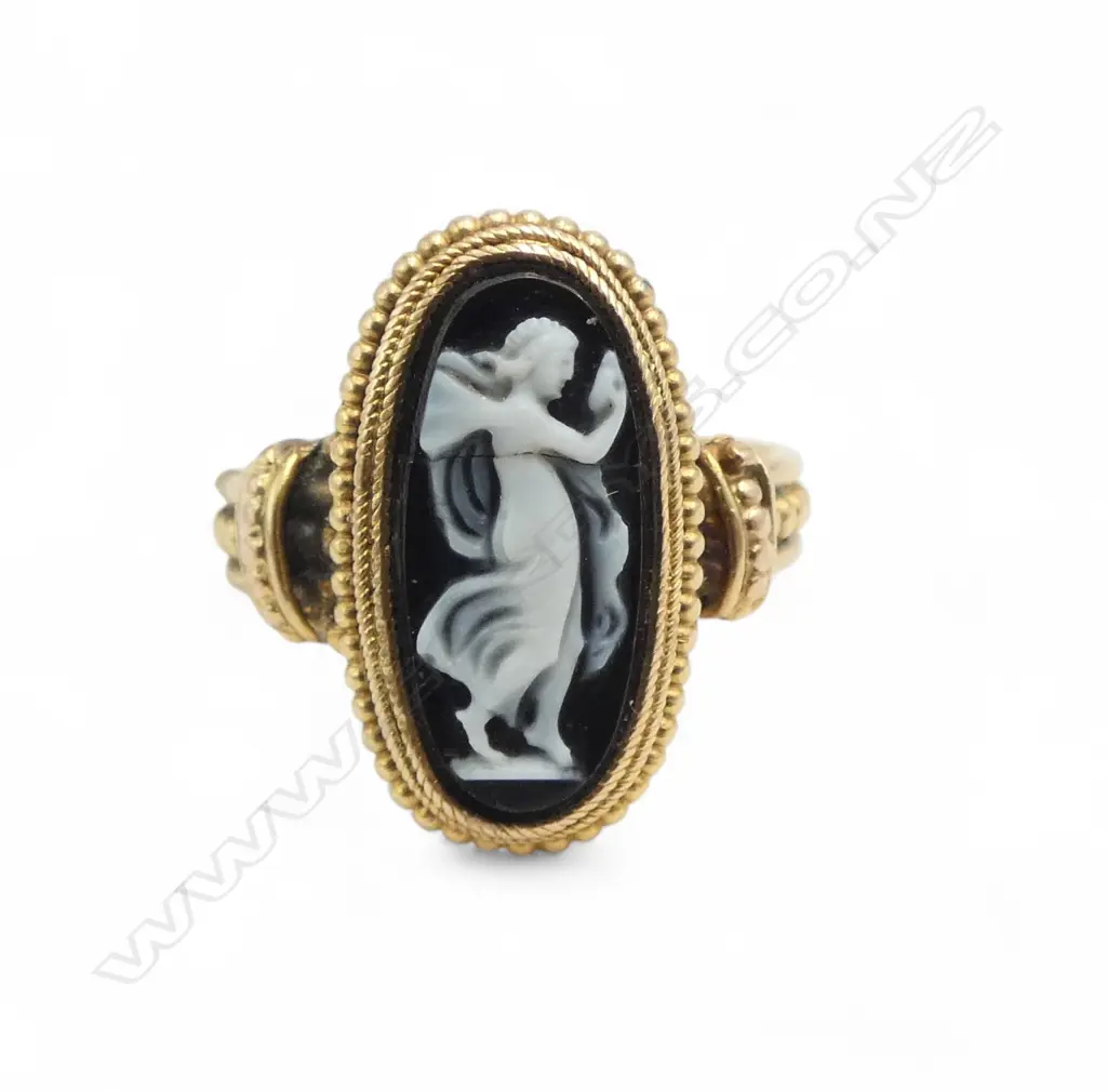 18CT GOLD ROMAN STYLE CAMEO RING 5.15gms SIZE L1/2 (small crack in cameo) Image 1++