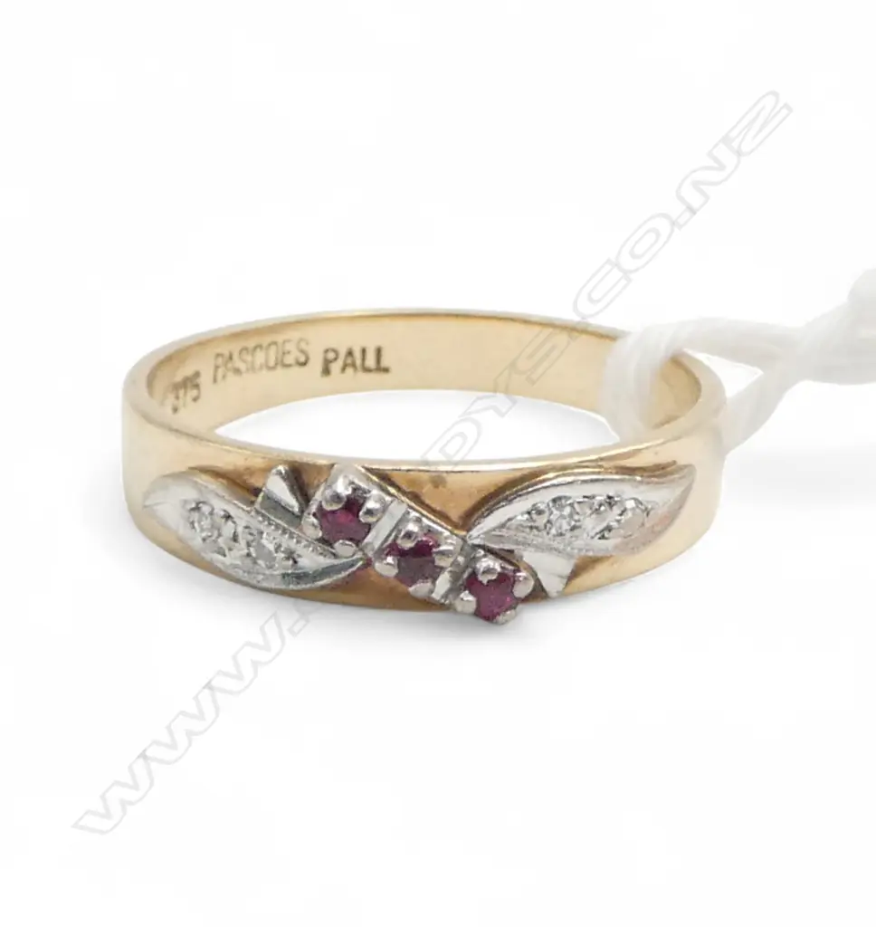 **RTV** 9ct DIAMOND & RUBY SET BAND, 2.4gm SIZE O Image 1++