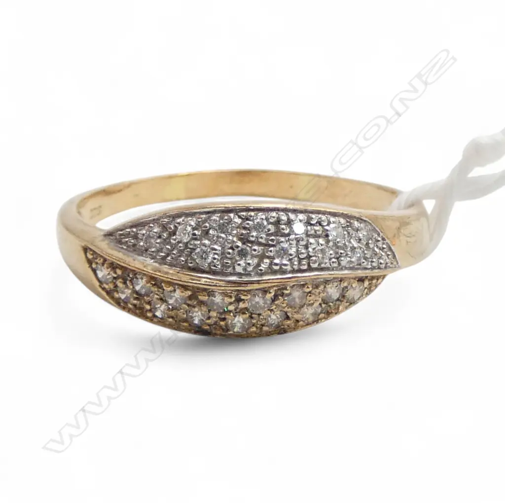 **RTV**  9ct PAVE SET DIAMOND RING, 2.4gm SIZE W Image 1++