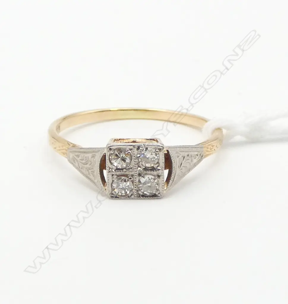 ESTATE 18CT GOLD AND DIAMOND RING SIZE O1/2 Image 1++