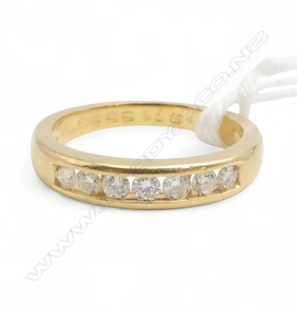 18ct DIAMOND CHANNELSET BAND, 3.7gm SIZE L Image 1++
