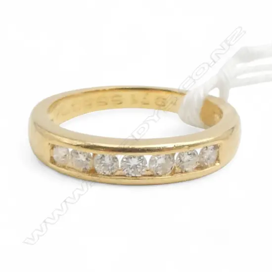 18ct DIAMOND CHANNELSET BAND, 3.7gm SIZE L