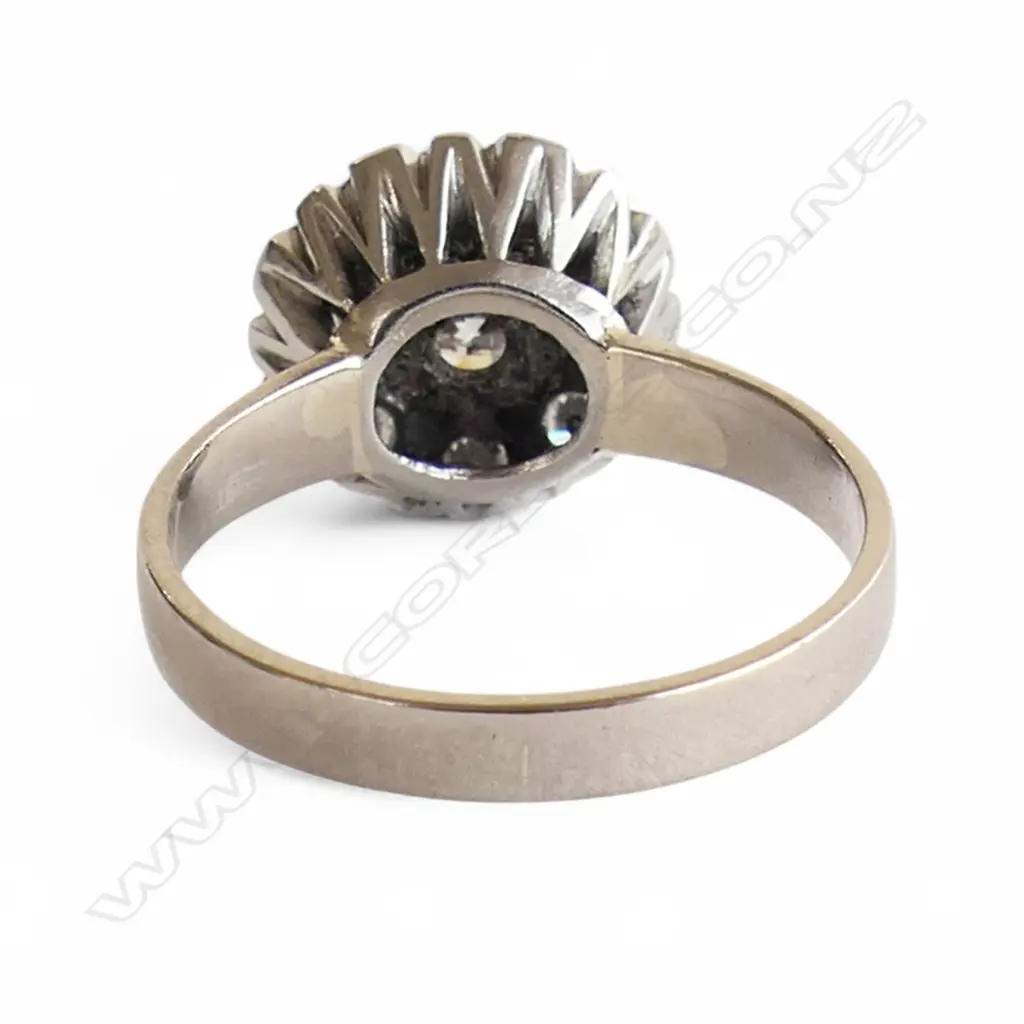 18CT WHITE GOLD DIAMOND CLUSTER RING, CENTRAL DIAMOND 0.53ct, COLOUR G, CLARITY I2, SIZE N, w. VALUATION Image 1++