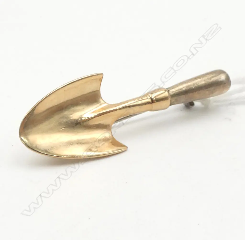 9CT & STG SILVER gardeners trowel BROOCH L.40mm 6.0gms Image 1++