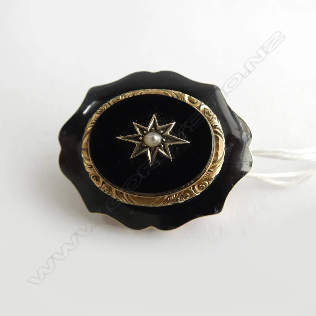 VICTORIAN 9ct ? GOLD MOURNING ENAMEL & SEED PEARL PENDANT 16gms faults Image 1++