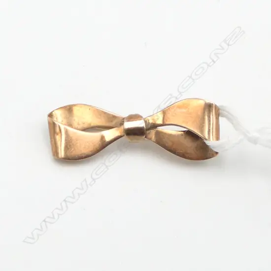 9CT ROSE GOLD BOW BROOCH W.33mm, 1.8gms
