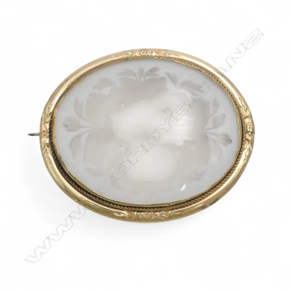 VICTORIAN UNMARKED PINCHBECK CAMEO carved MILK GLASS FLORAL PATTERN BROOCH Image 1++