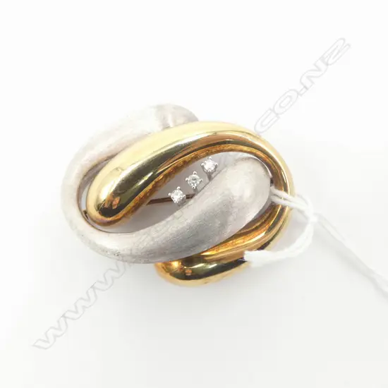 STYLISH 14ct WHITE & YELLOW GOLD & 3 DIAMOND RETRO BROOCH 14.75gms