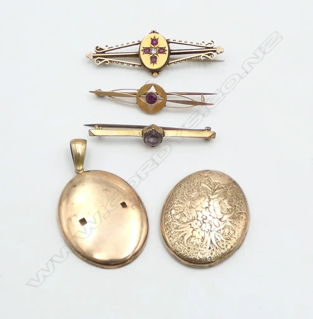 ASSTD VICT. 9CT GOLD BAR BROOCHES, GOLD PLATED LOCKET ETC 17.24gms Image 1++