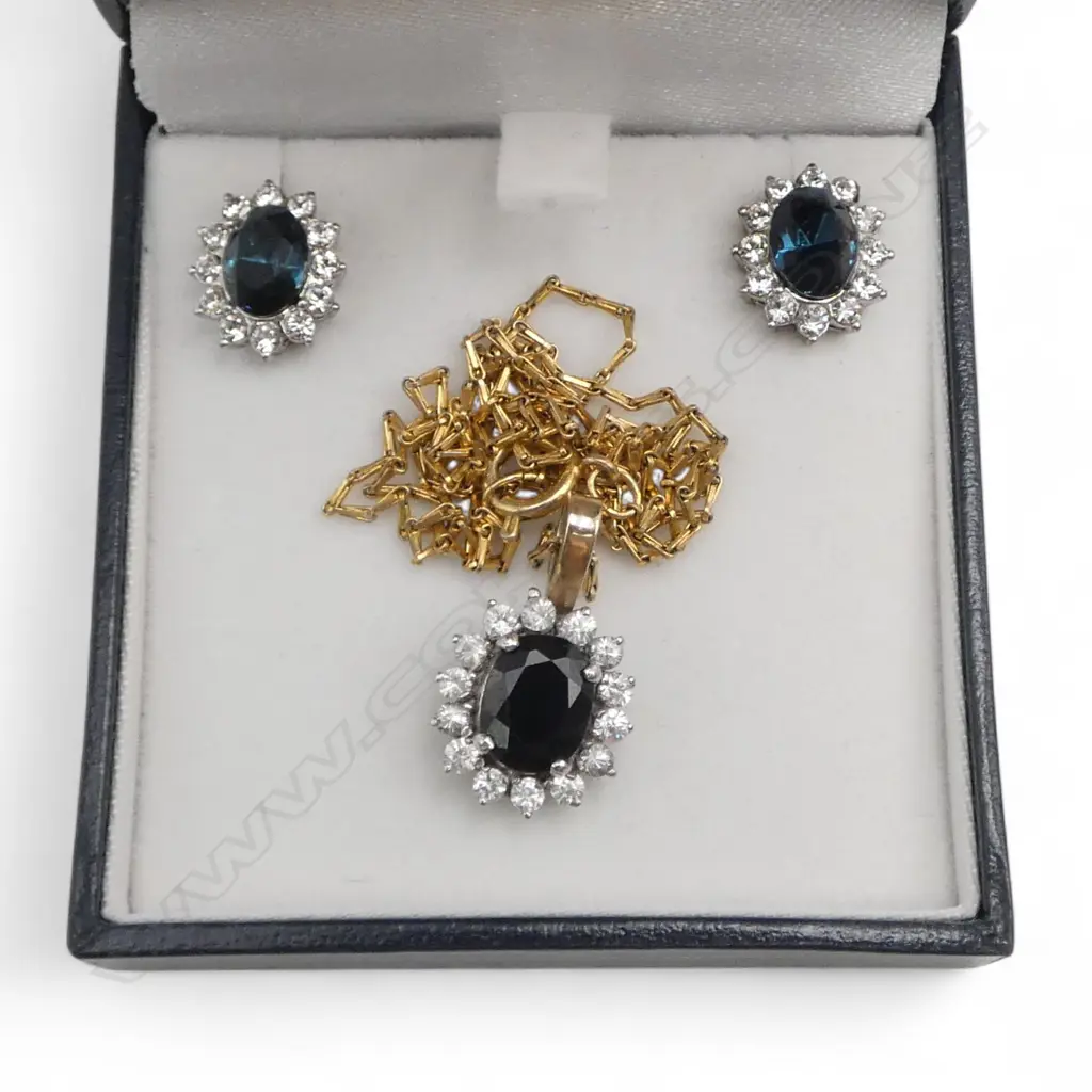 SWAROVSKI EARRING AND PENDANT SET Image 1++