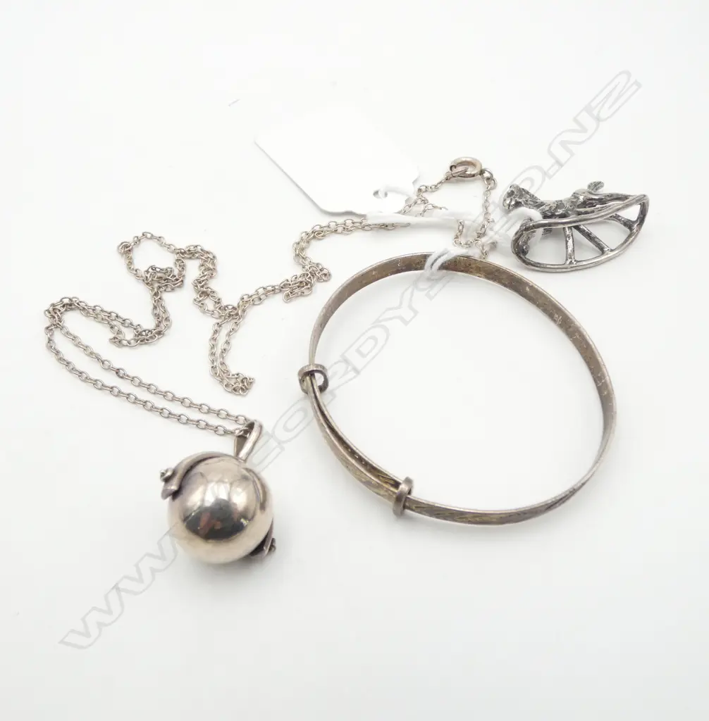 S/SILVER BRACLET S/SILVER ROCKING HORSE CHARM & S/SILVER BALL PENDANT 18GMS Image 1++