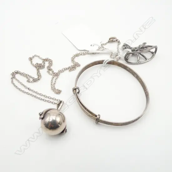 S/SILVER BRACLET S/SILVER ROCKING HORSE CHARM & S/SILVER BALL PENDANT 18GMS