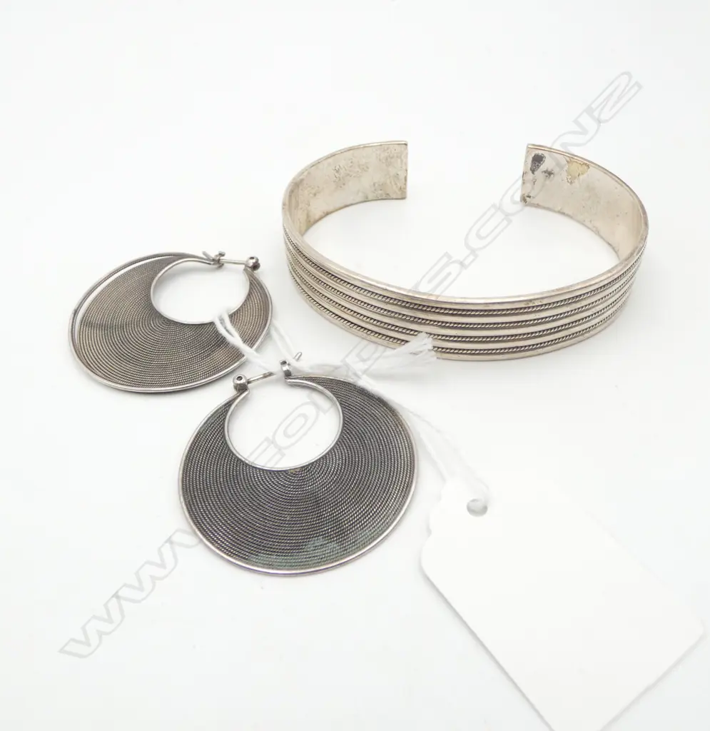 S/SILVER BRACLET & EARINGS 41GMS Image 1++
