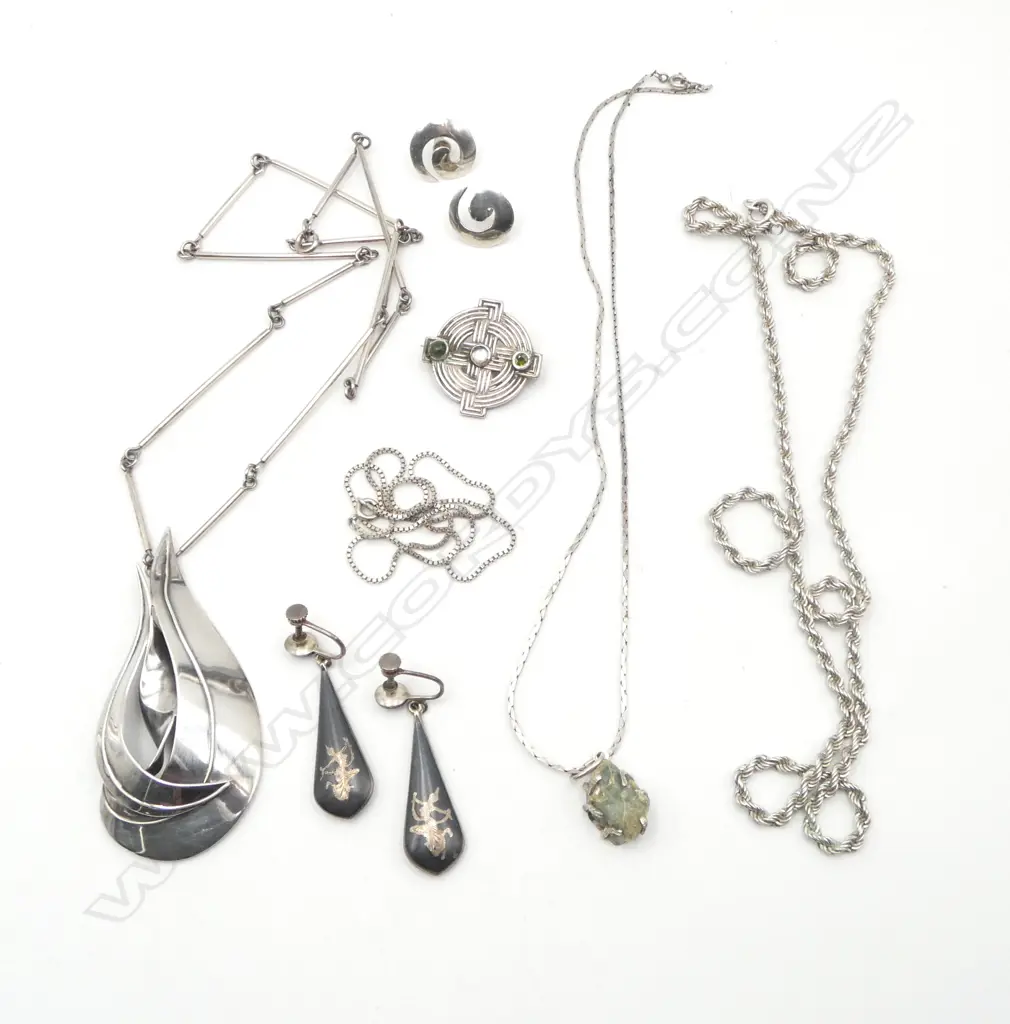ASSTD SILVER CHAINS/BROOCHES/PENDANTS/EARRINGS Image 1++
