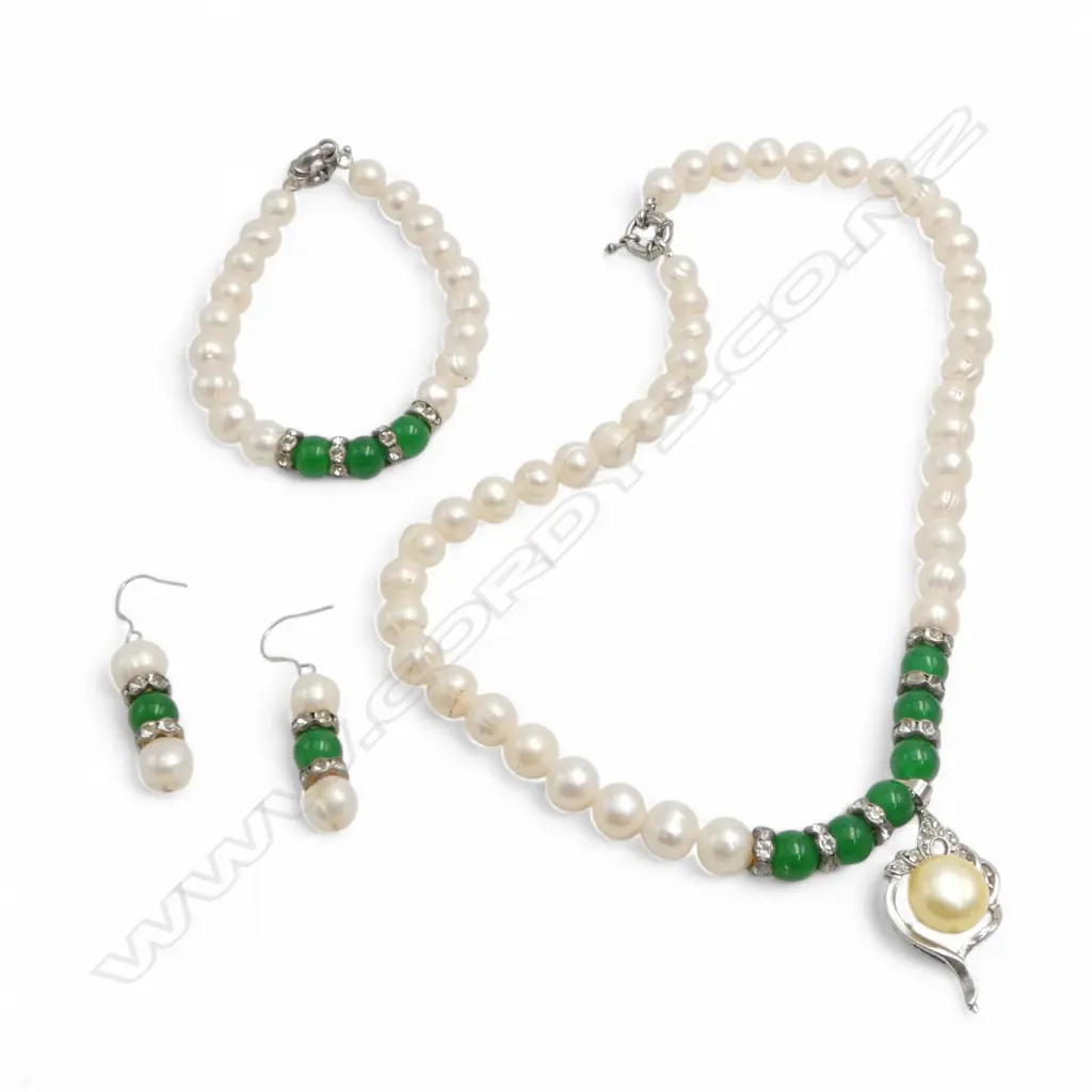 FRESHWATER PEARL AND JADE? NECKLACE/BRACELET/EARRINGS Image 1++