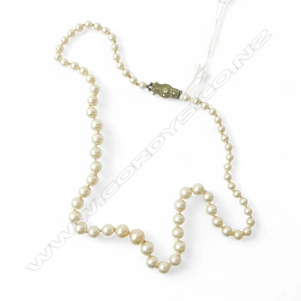 STRING OF INDUVIDULY KNOTTED FAUX PEARLS Image 1++
