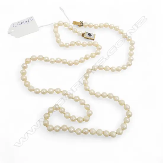 PEARL NECKLACE w. 14CT SHAPPHIRE AND DIAMONDS CLASP L.770mm