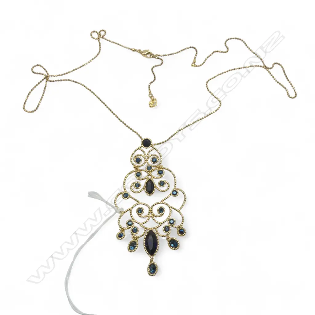 SWAROVSKI PENDANT + CHAIN Image 1++