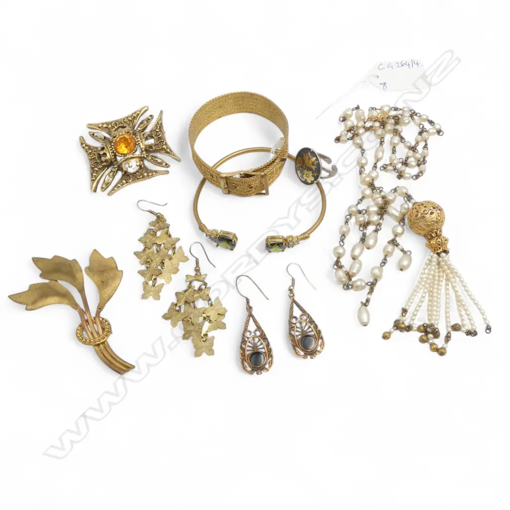 8 PCES BRASS COSTUME JEWELLERY Image 1++