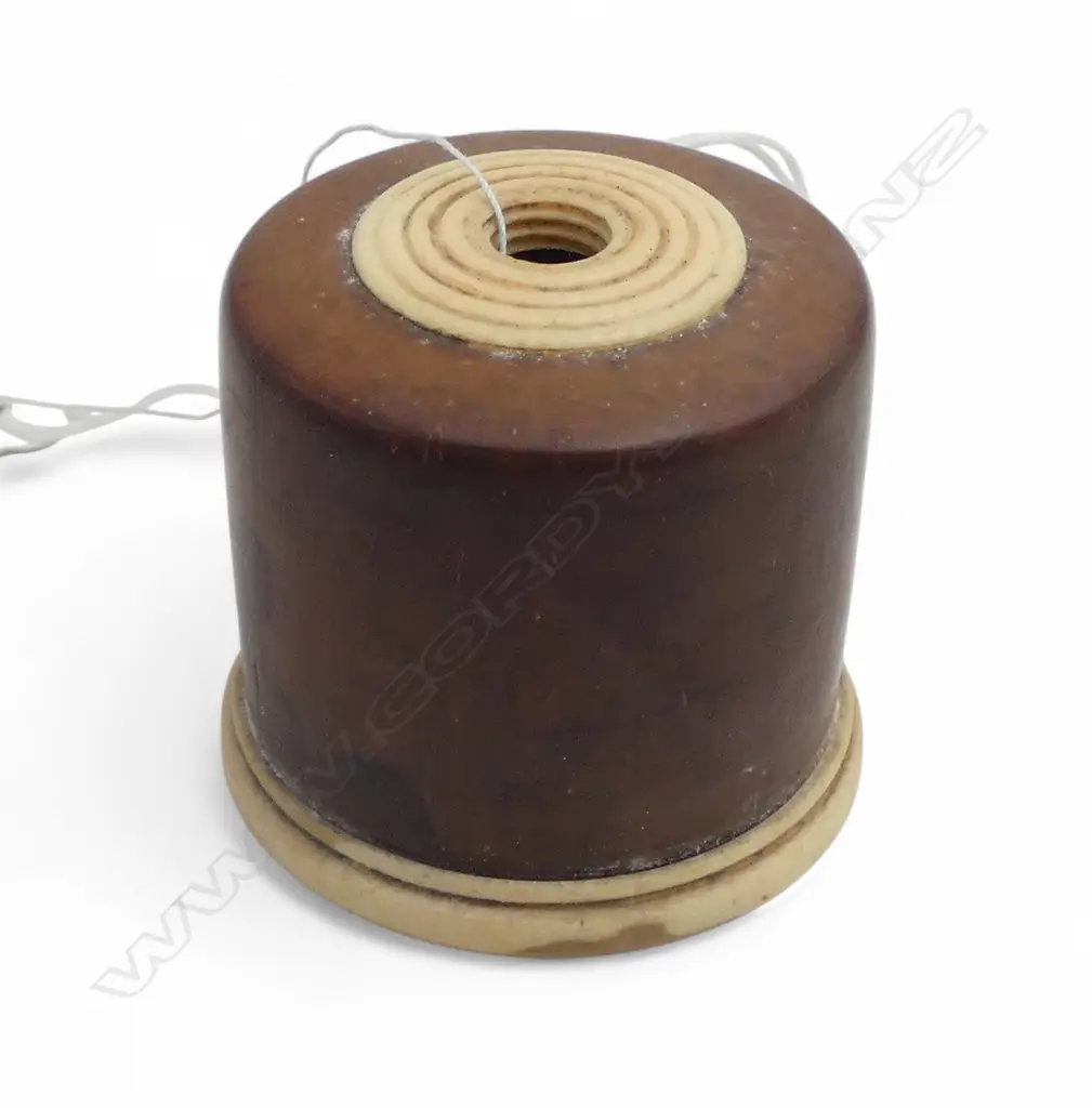 c.1900 IVORY & WOOD SEWING THREAD CONTAINER Dia.40mm Image 1++