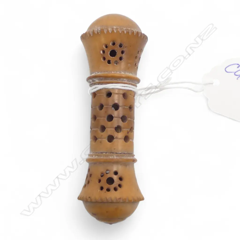 VICTORIAN COQUILLA NUT NEEDLE CASE screw thread lid  L.80mm. Image 1++