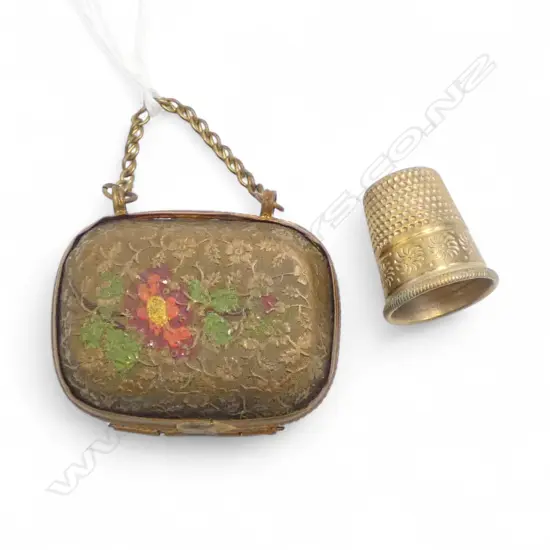 SILVERED BRASS VINTAGE THIMBLE in decorative brass tiny purse case