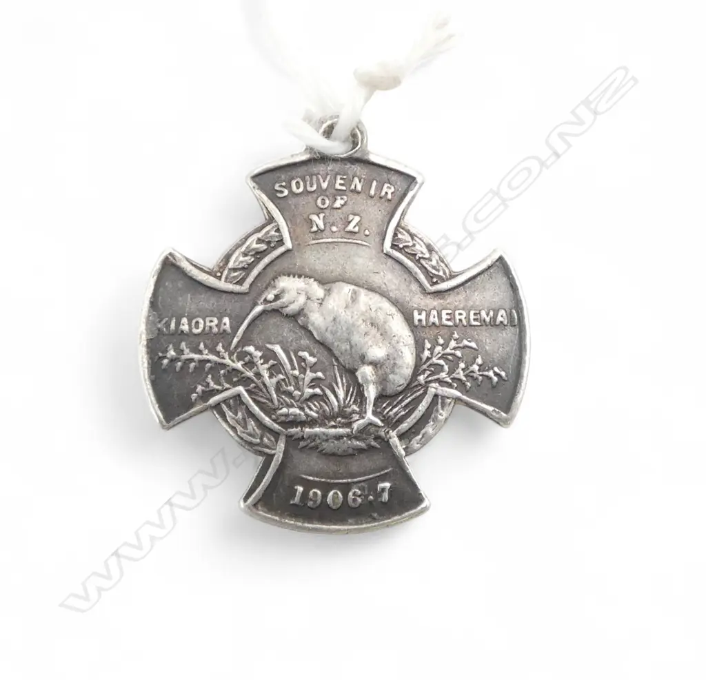 CHRISTCHURCH EXHIBITION 1906-07 SILVER ? 'SOUVENIR' MEDALLION with kiwi  Image 1++