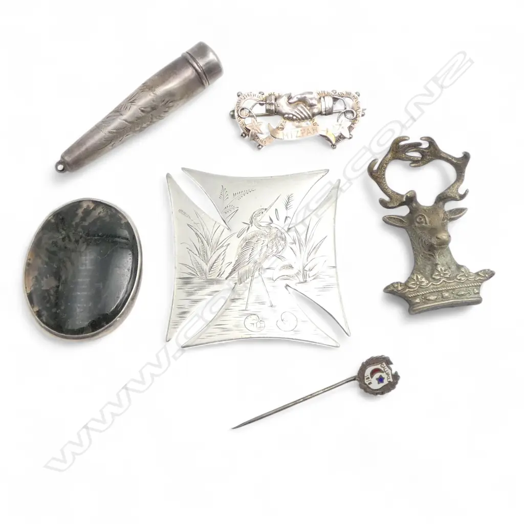 BAG OF 6 SILVER VINTAGE ITEMS: 3 brooches + pin + cigarette holder case Image 1++