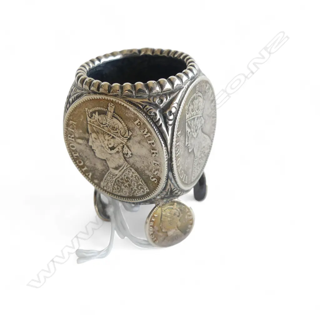 BOX MADE FROM BRITISH INDIA 'VICTORIA EMPRESS' ONE RUPEE COINS H.50mm, 78.15gms Image 1++