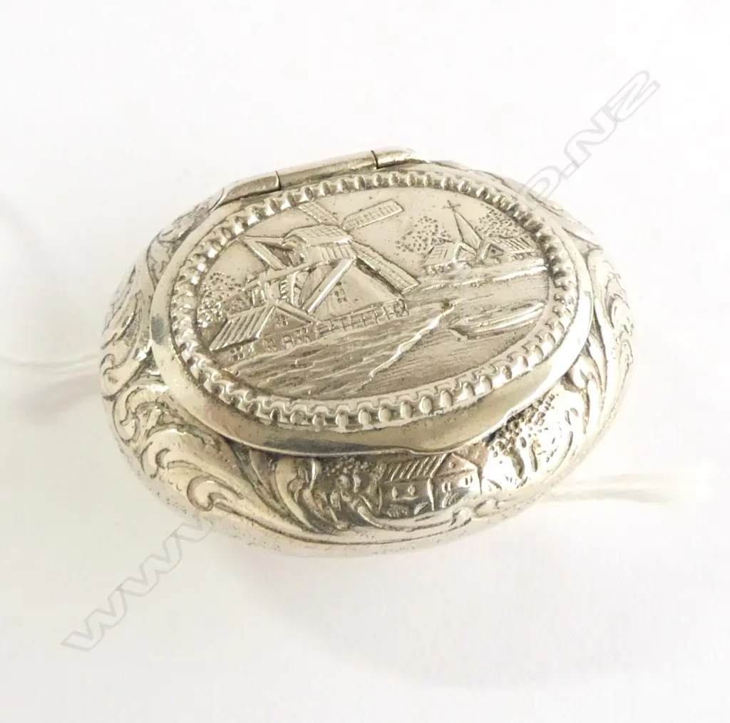 DUTCH OVAL SILVER SNUFF BOX 26gm Image 1++