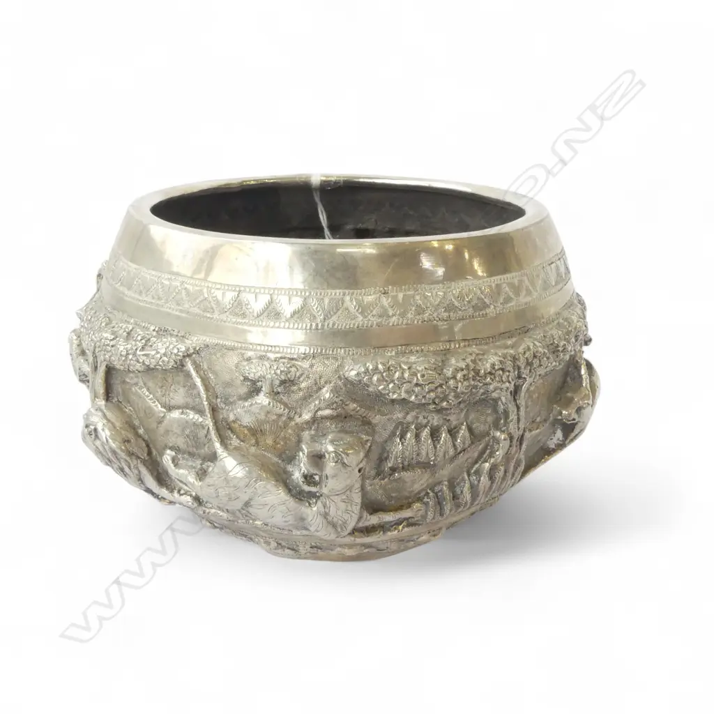 ANTIQUE INDIAN SILVER BOWL, EMBOSSED HUNTING SCENE, Dia.150mm 316gms Image 1++
