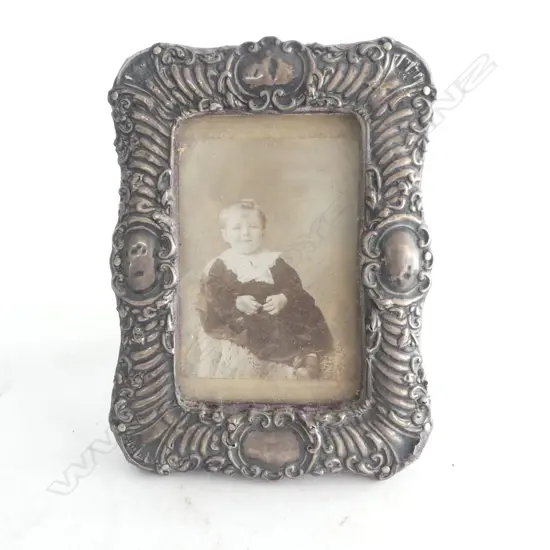 SMALL SILVER EMBOSSED PHOTO FRAME Birmingham 1901. 90 x 65mm