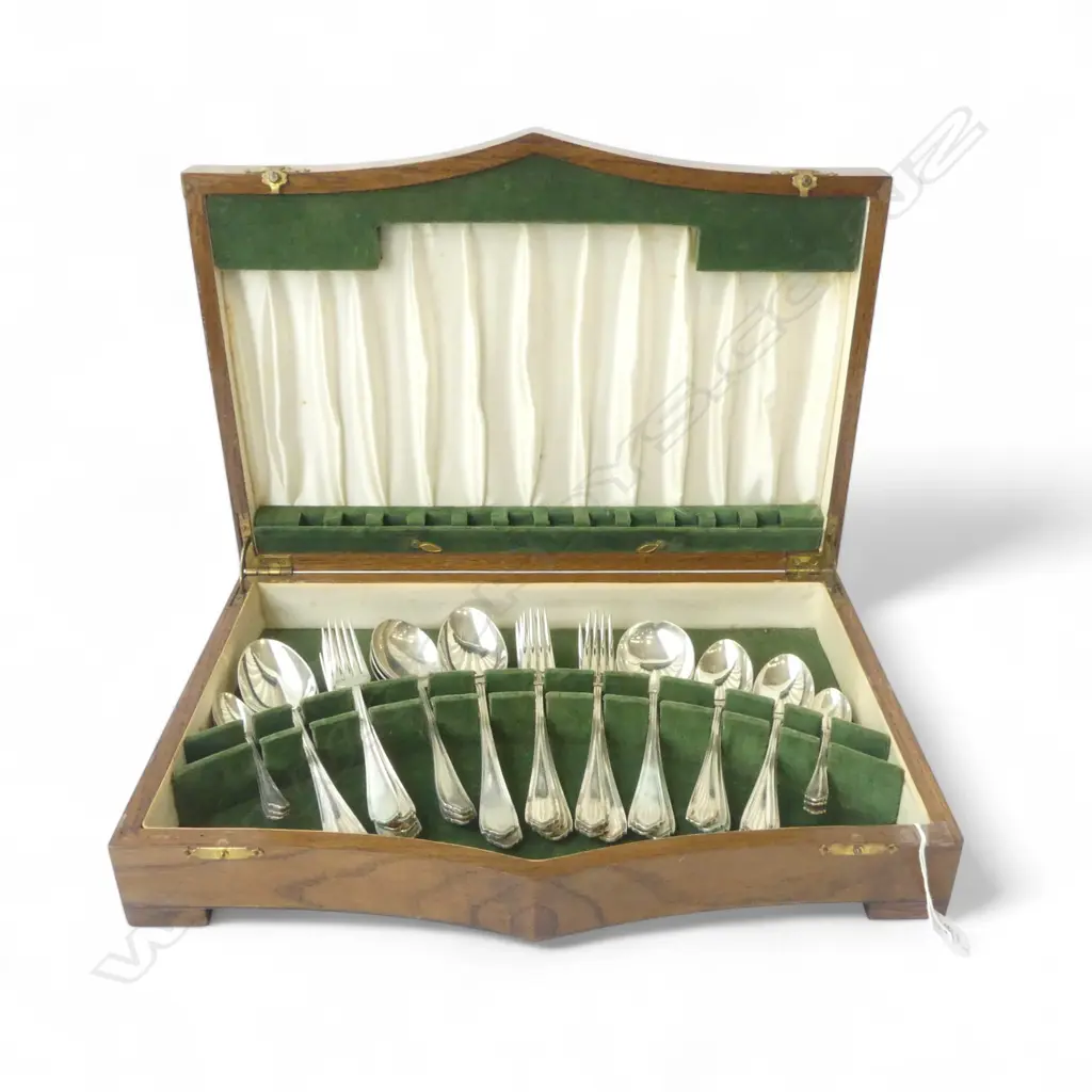 1937 Sheffield SILVER CUTLERY CANTEEN 6 PLACE SETTING no knives. In canteen. Silver weight 2276gms Image 1++