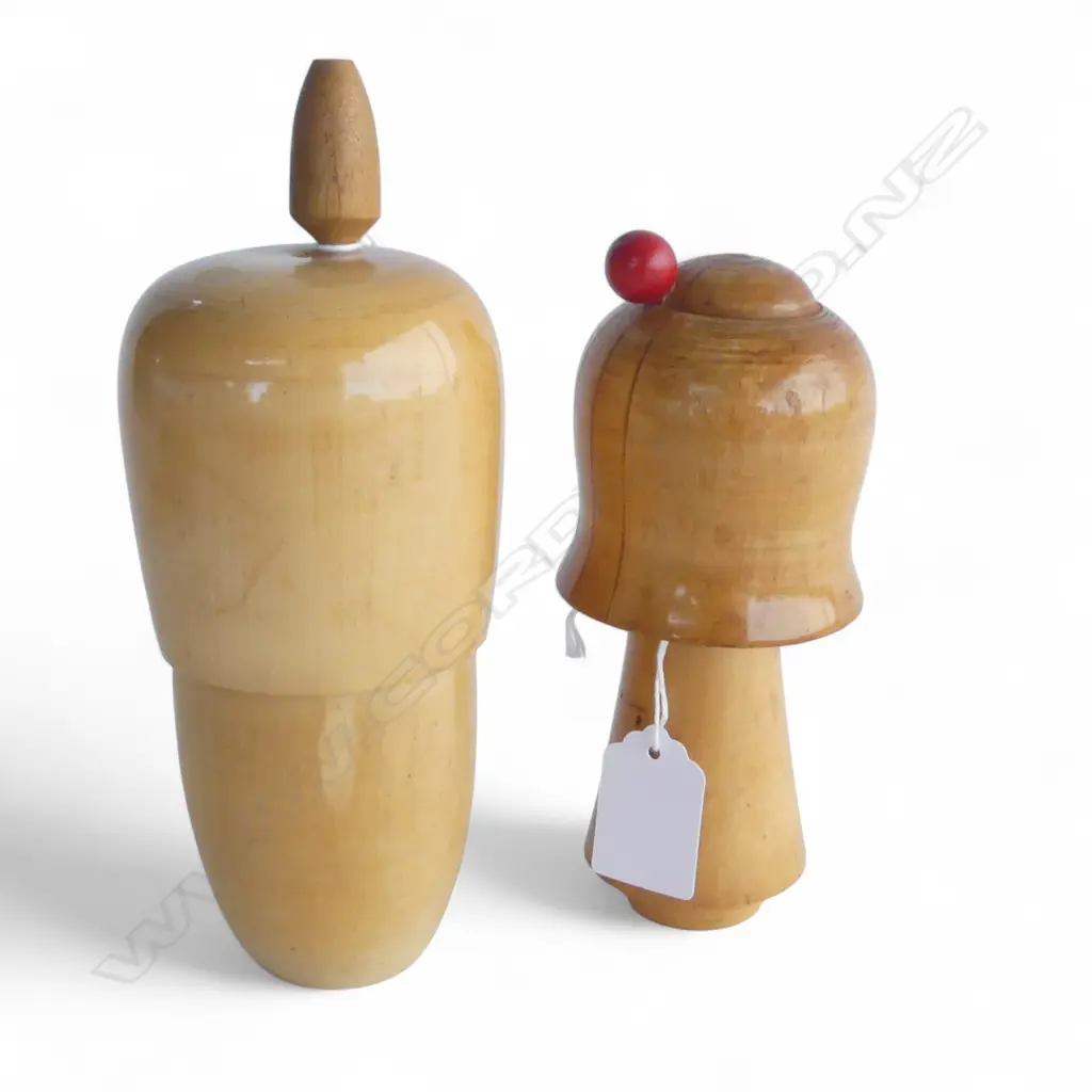 2 1930's KOKESHI DOLLS, red stamps to base Image 1++