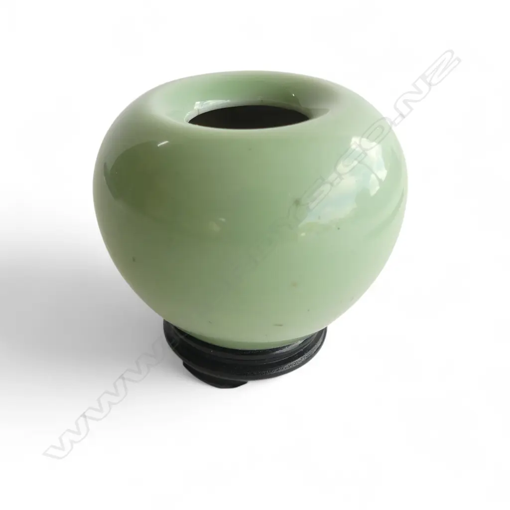 SMALL ORIENTAL CELADON VASE ON STAND H.65mm Image 1++