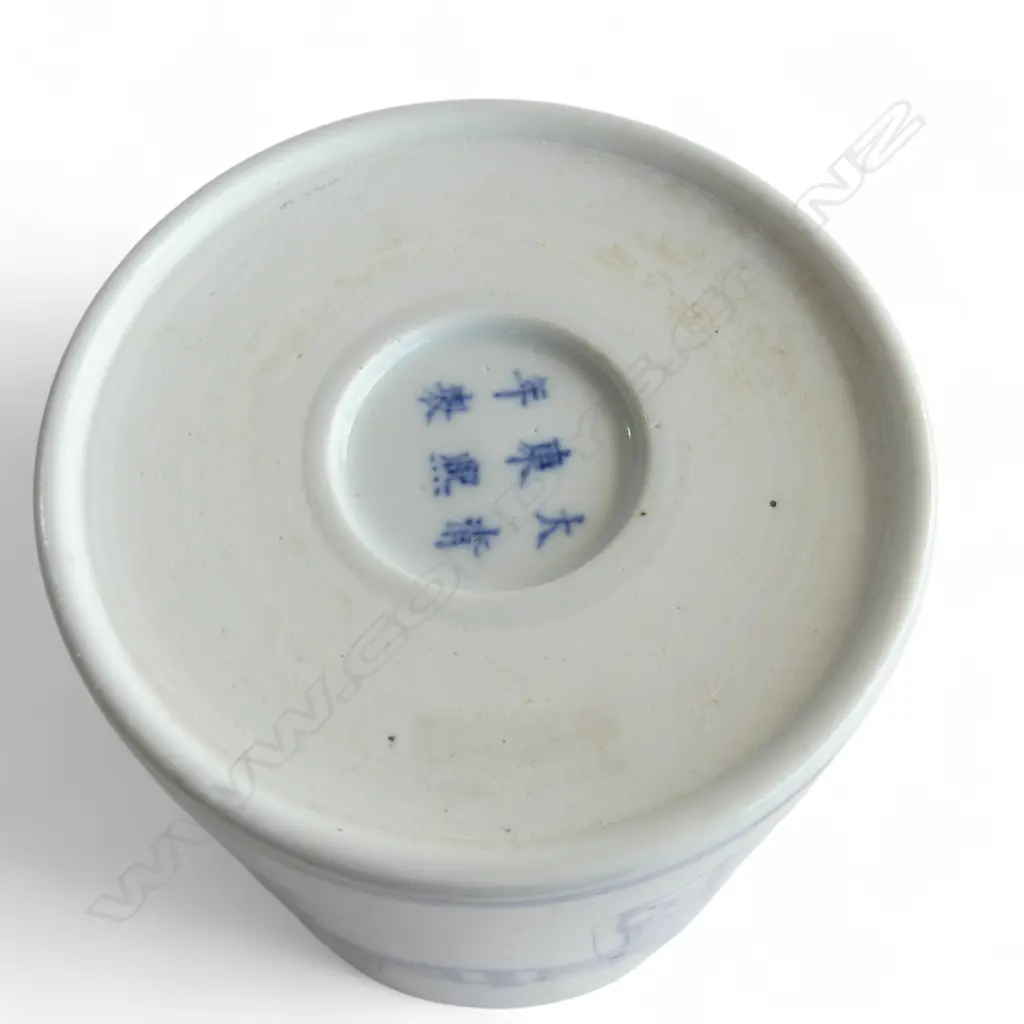CHINESE B/W BRUSH POT H.150mm, 125mm dia Image 1++