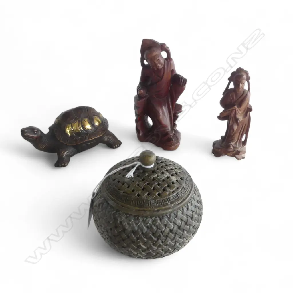 5 ORIENTAL PCES; 2 CARVED WOODEN FIGURES H.160mm, BRONZE TURTLE & LIDDED CONTAINER, WOODEN BOX L.280mm Image 1++