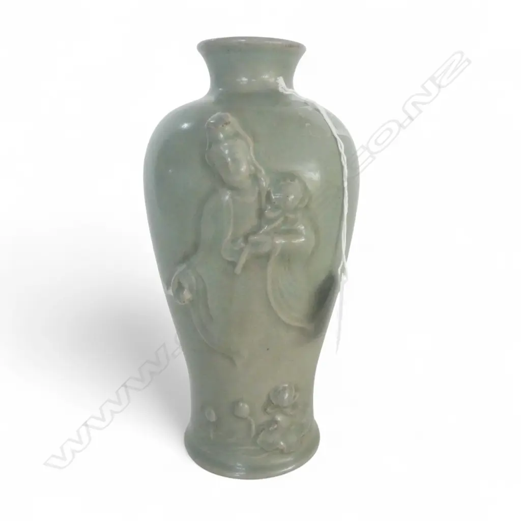 ORIENTAL CELADON VASE w. GUANYIN H.215mm Image 1++