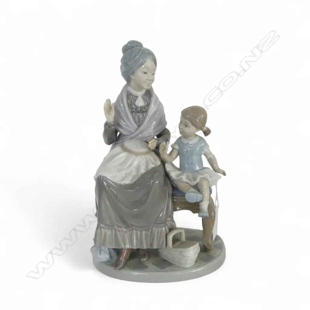 LLADRO FIGURE A VISIT WITH GRANNY H.230mm Image 1++