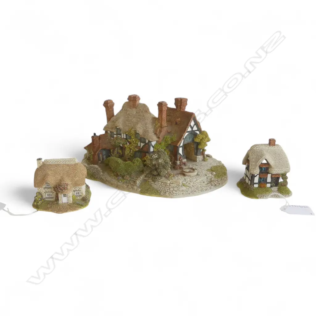 LILLIPUT FARM HOUSE L230MM & 2 COTTAGES L70MM Image 1++