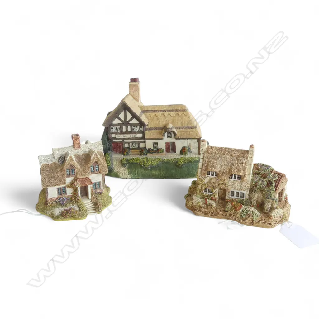 LILLIPUT TAVERN L150MM & 2 COTTAGES L100MM Image 1++