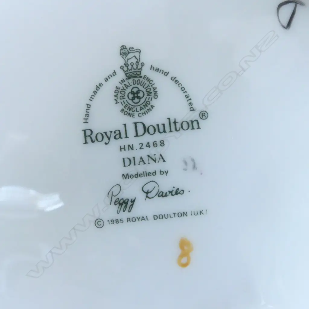 ROYAL DOULTON FIGURINE 'DIANA', H.200mm Image 1++