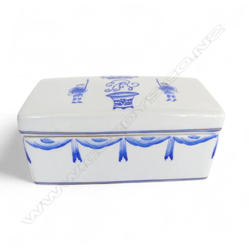 ORIENTAL LIDDED CONTAINER W.200mm soldier & armorial pat. Image 1++