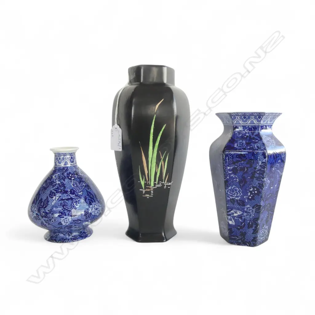 SHELLEY VASES; 2 B/W + KINGFISHER ON BLACK GROUND H.240mm Image 1++