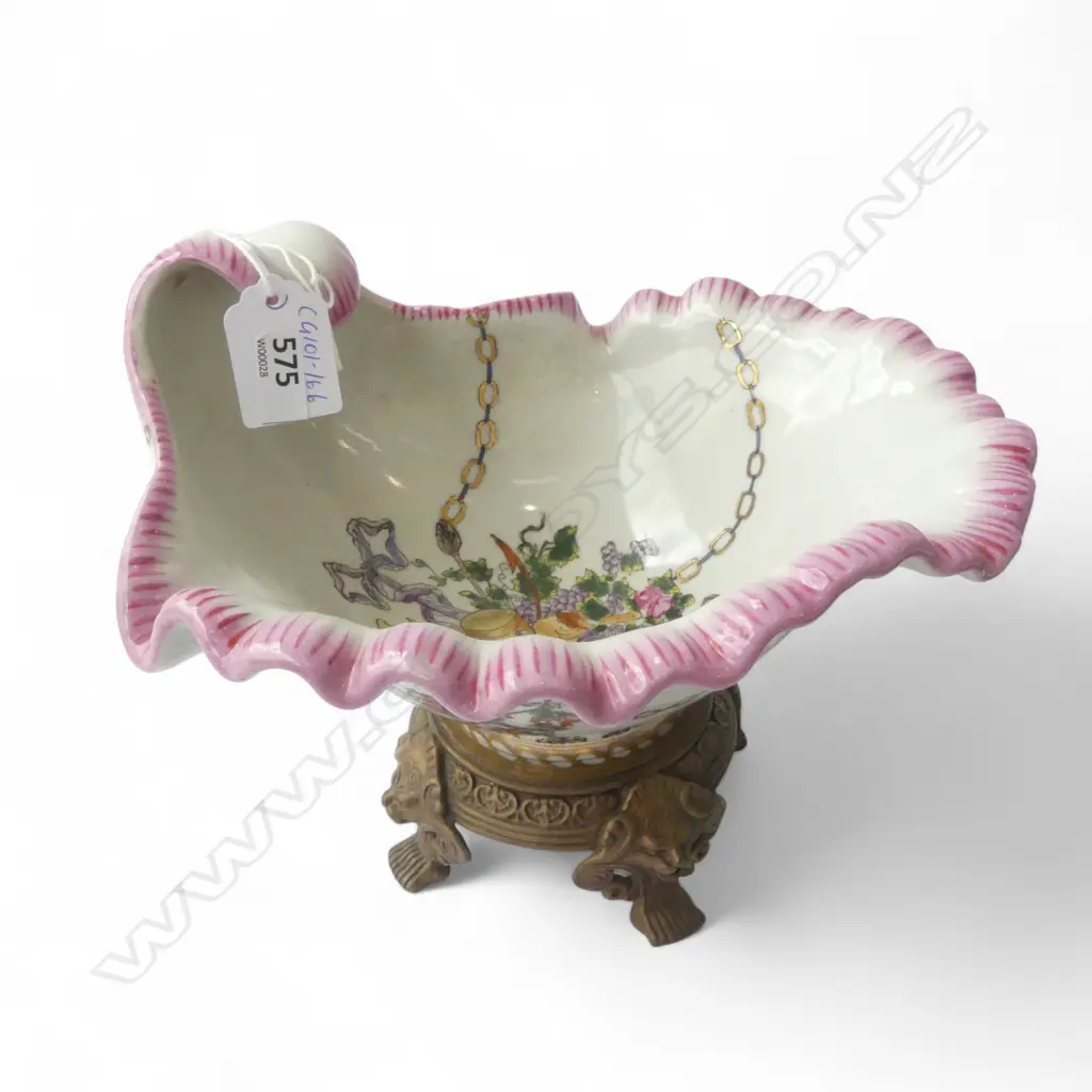 A SMALL WONG LEE PORCELAIN CENTREPIECE WITH GILT METAL BASE 200mm (H) Image 1++